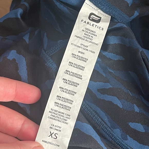 Fabletics blue black zebra stripe print leggings - Picture 3 of 4